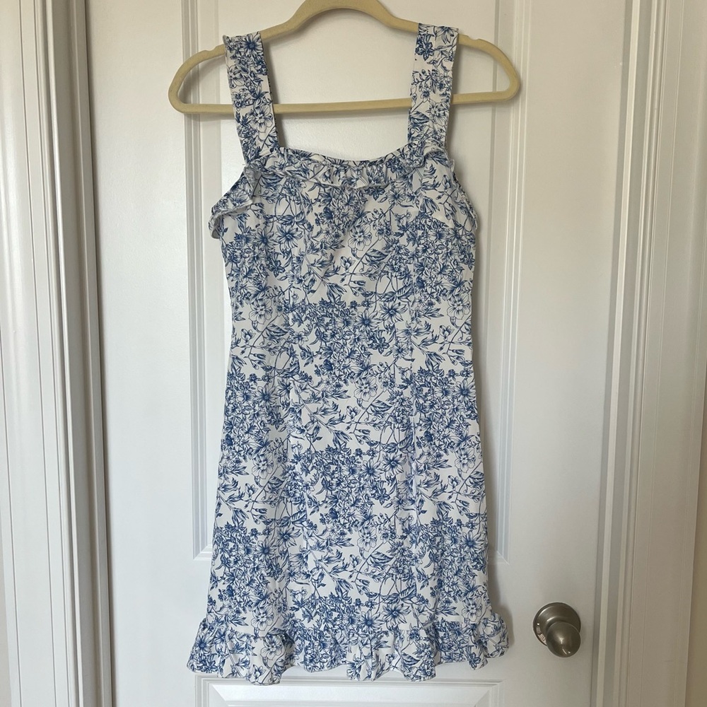 SHEIN Small Sleeveless Blue and White Floral French Toile Design Dress